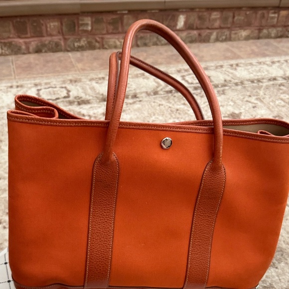 Pre owned Hermes Orange Garden Party MM tote with Hermes silk twilly - Picture 9 of 16
